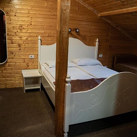 ホテルCasa Gorjeneasca Târgu Jiu エクステリア 写真