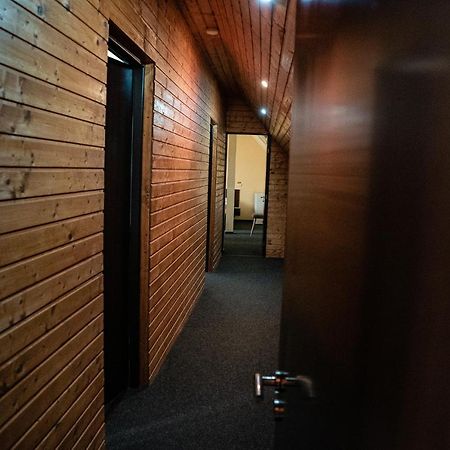 ホテルCasa Gorjeneasca Târgu Jiu エクステリア 写真