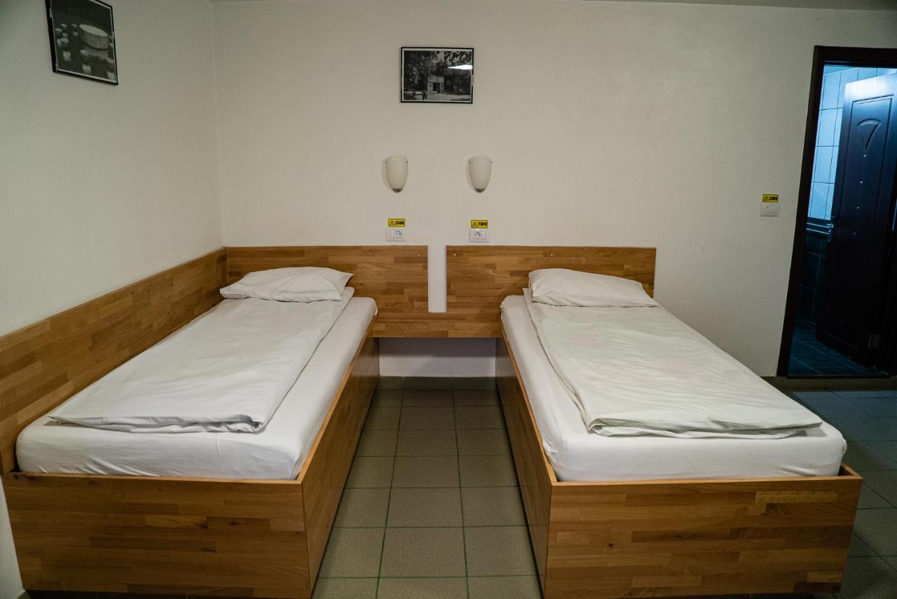 ホテルCasa Gorjeneasca Târgu Jiu エクステリア 写真