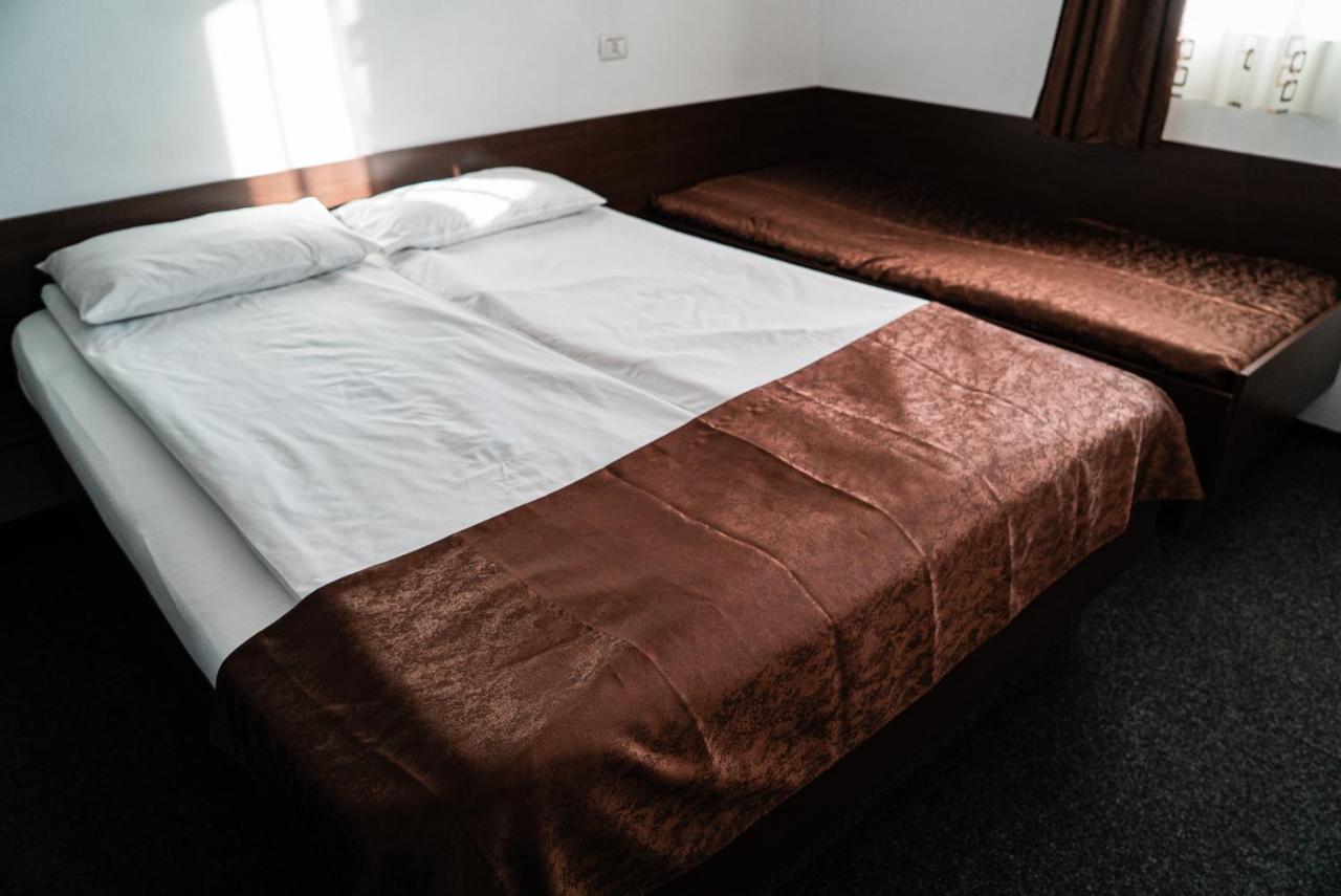 ホテルCasa Gorjeneasca Târgu Jiu エクステリア 写真