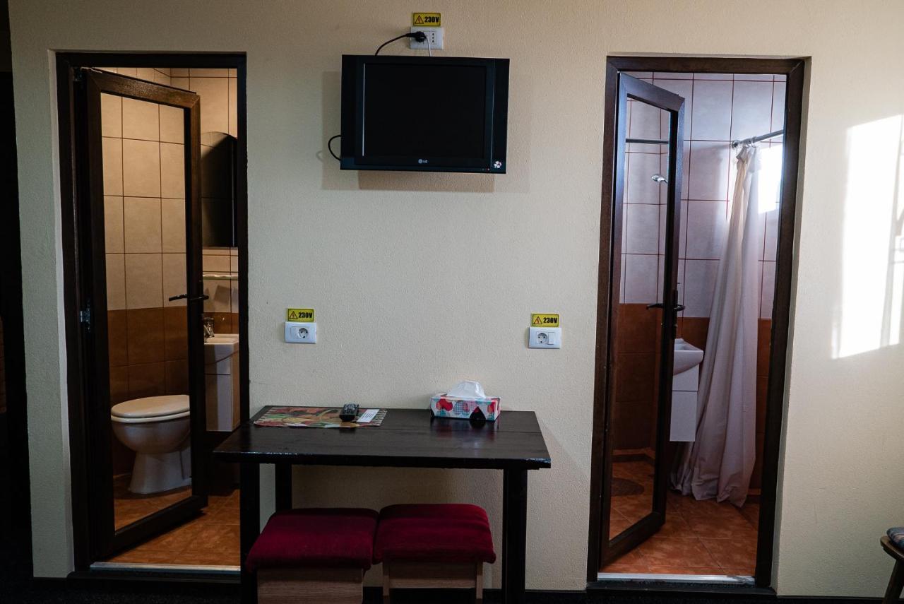 ホテルCasa Gorjeneasca Târgu Jiu エクステリア 写真