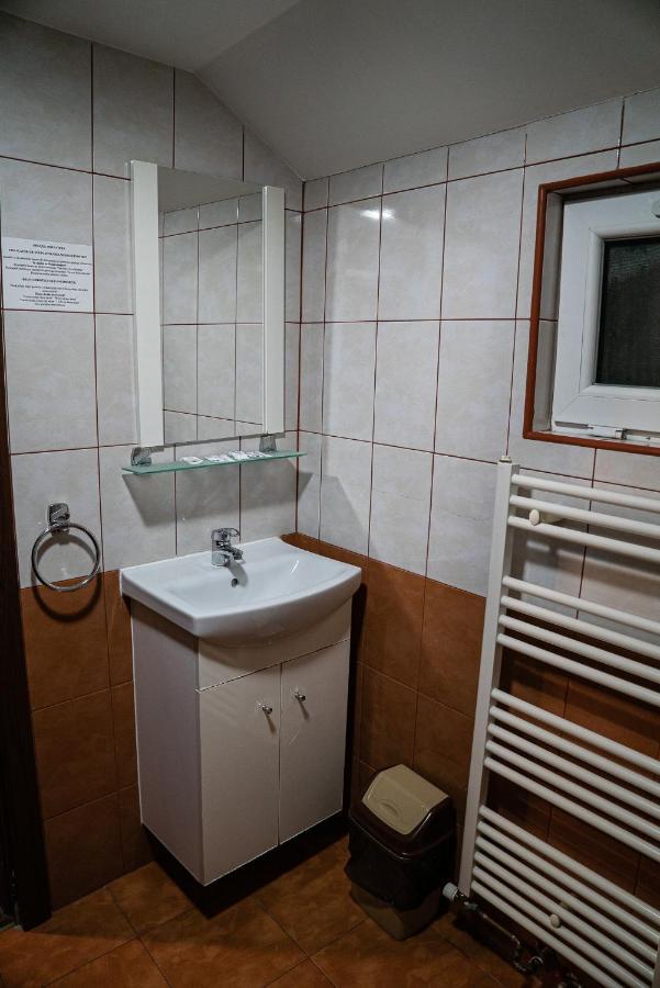 ホテルCasa Gorjeneasca Târgu Jiu エクステリア 写真