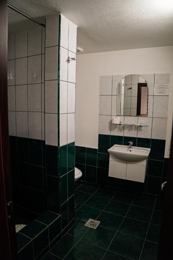 ホテルCasa Gorjeneasca Târgu Jiu エクステリア 写真